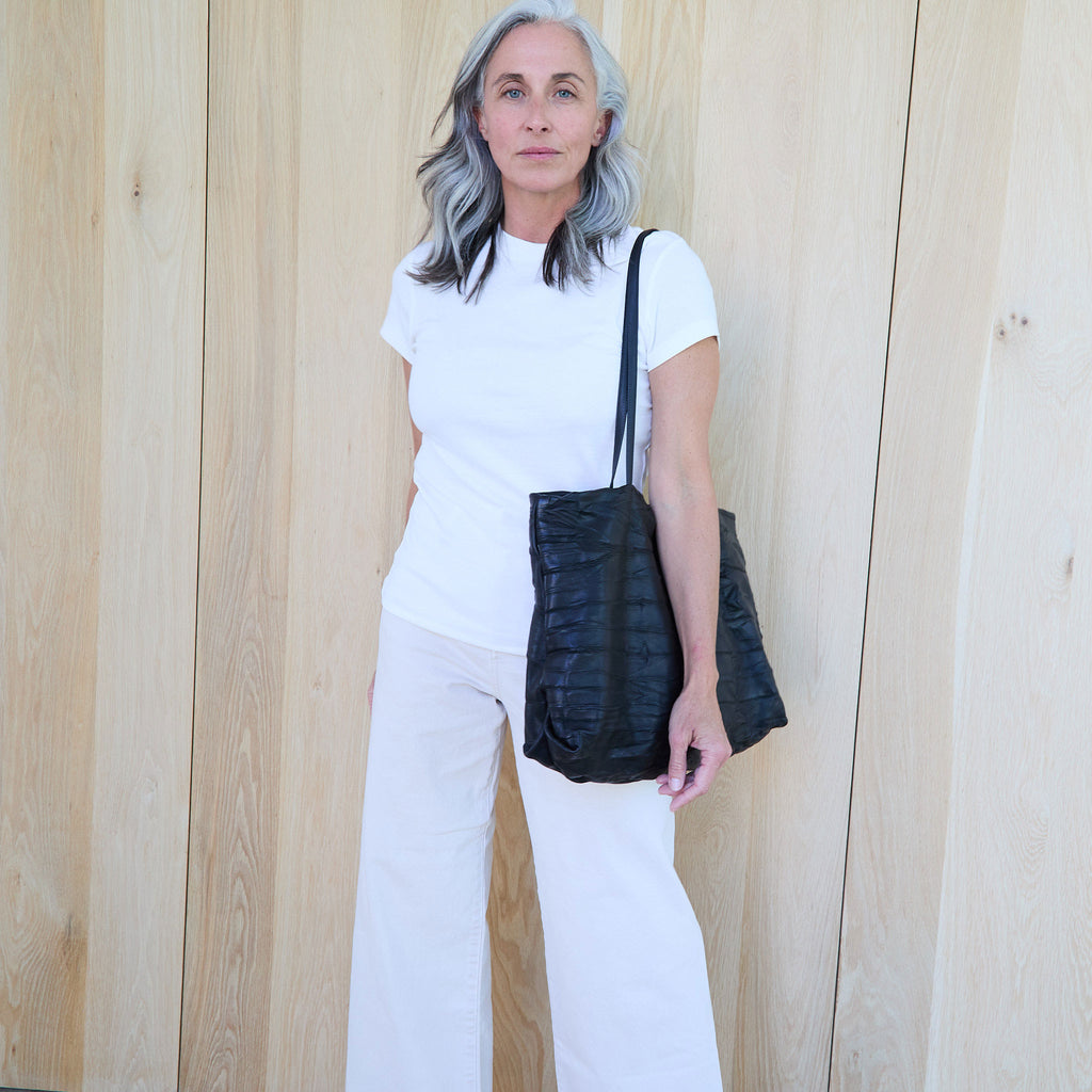 brooklyn tote in milano black 