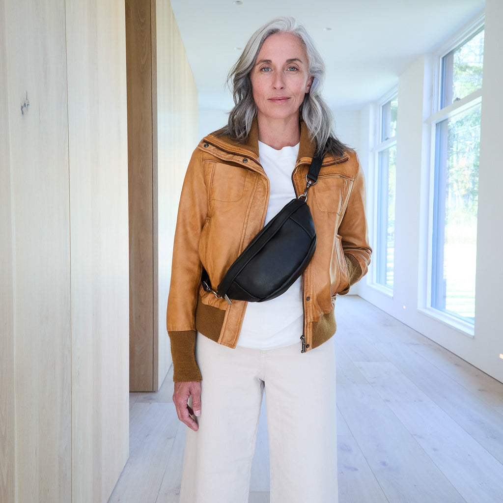 model wearing the small lissa 