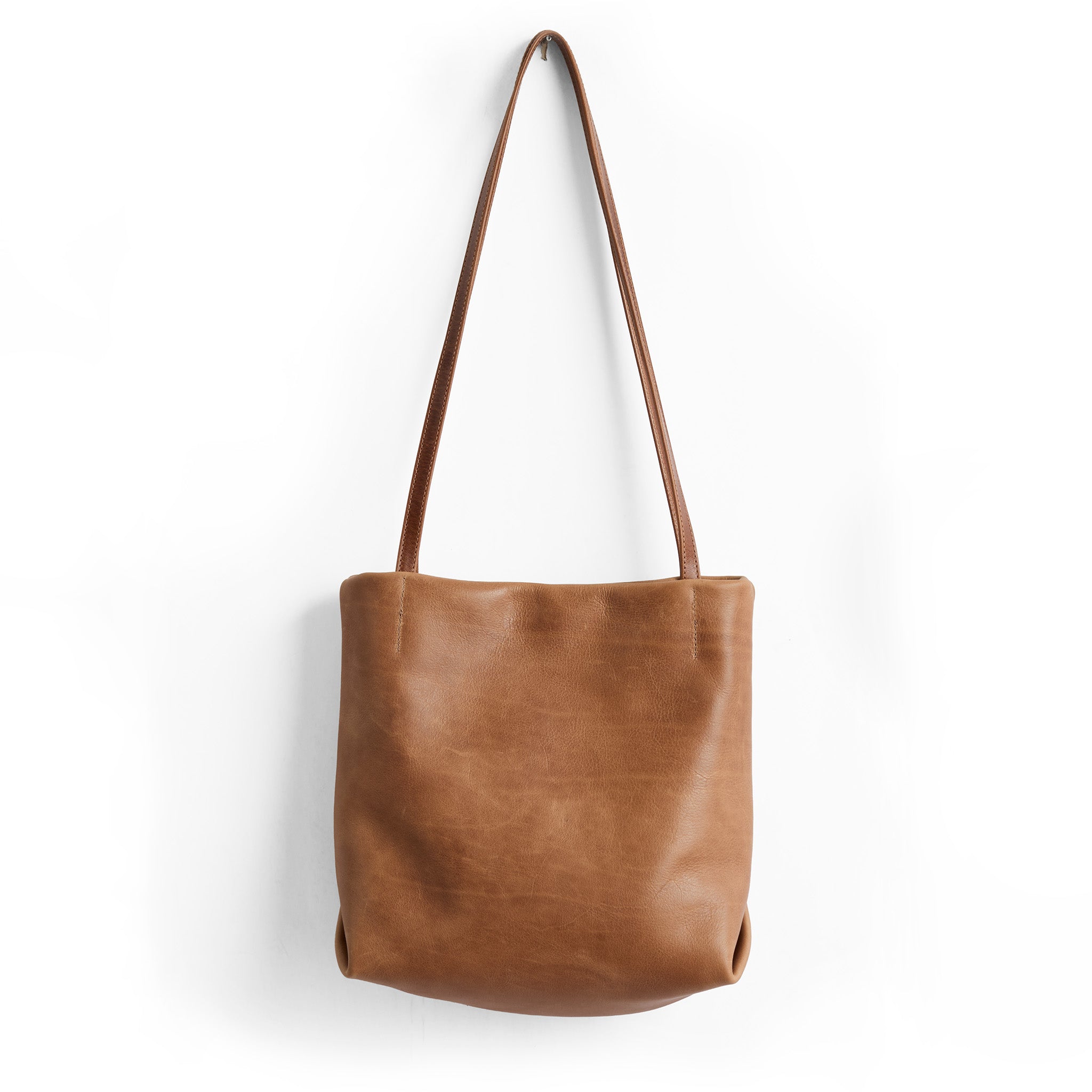 ballet tote in premium saddle