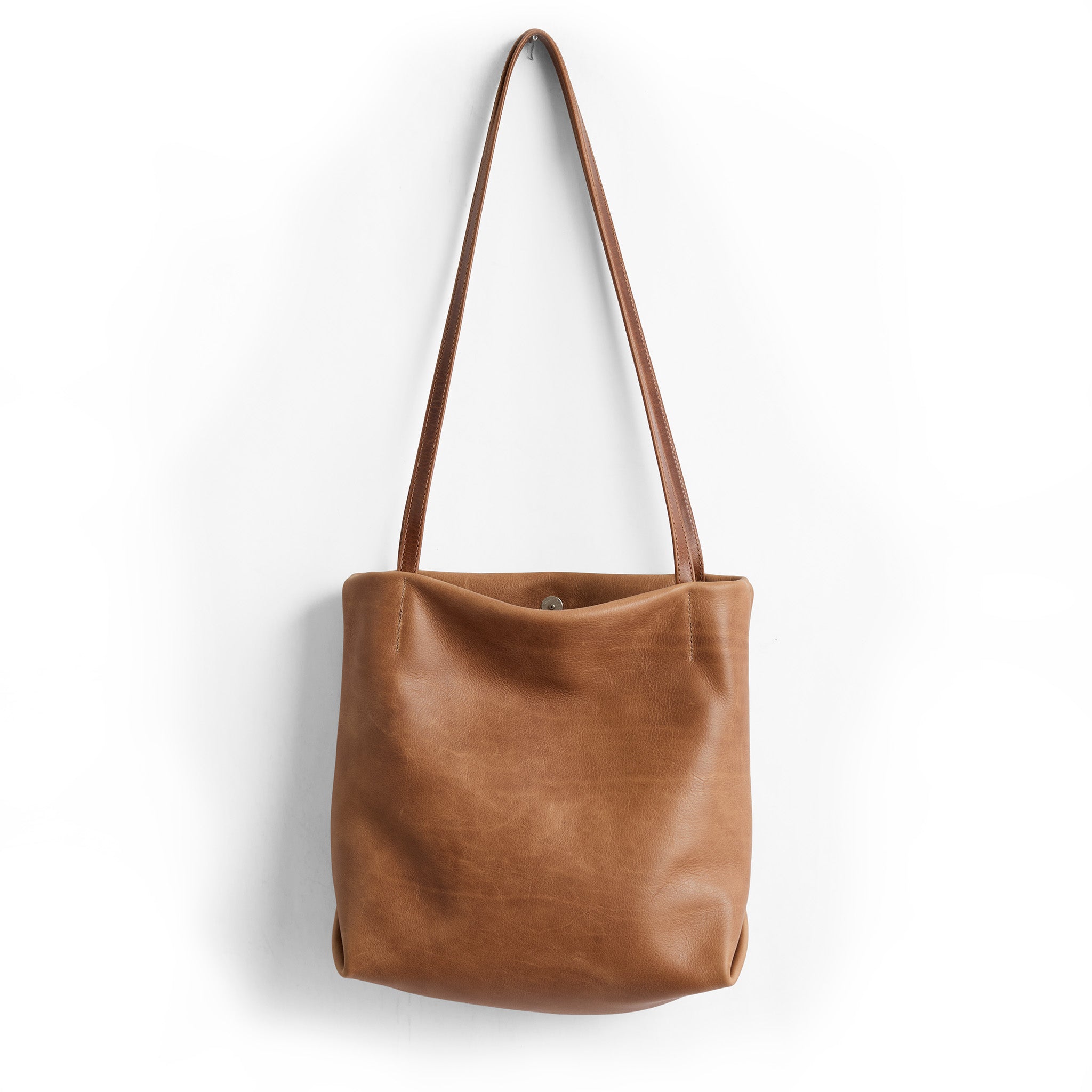 ballet tote in premium saddle