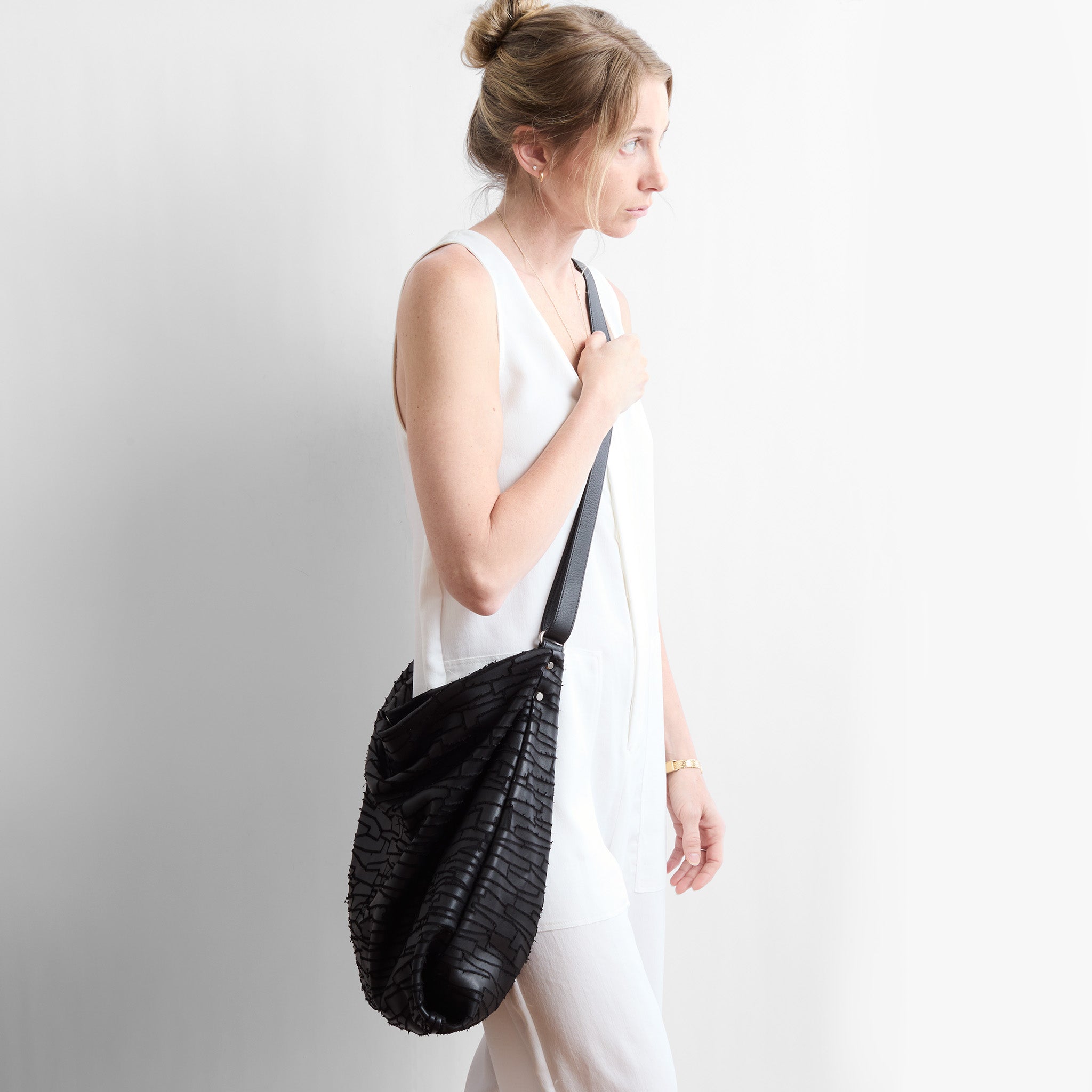 large olivia in rome etched lamb black