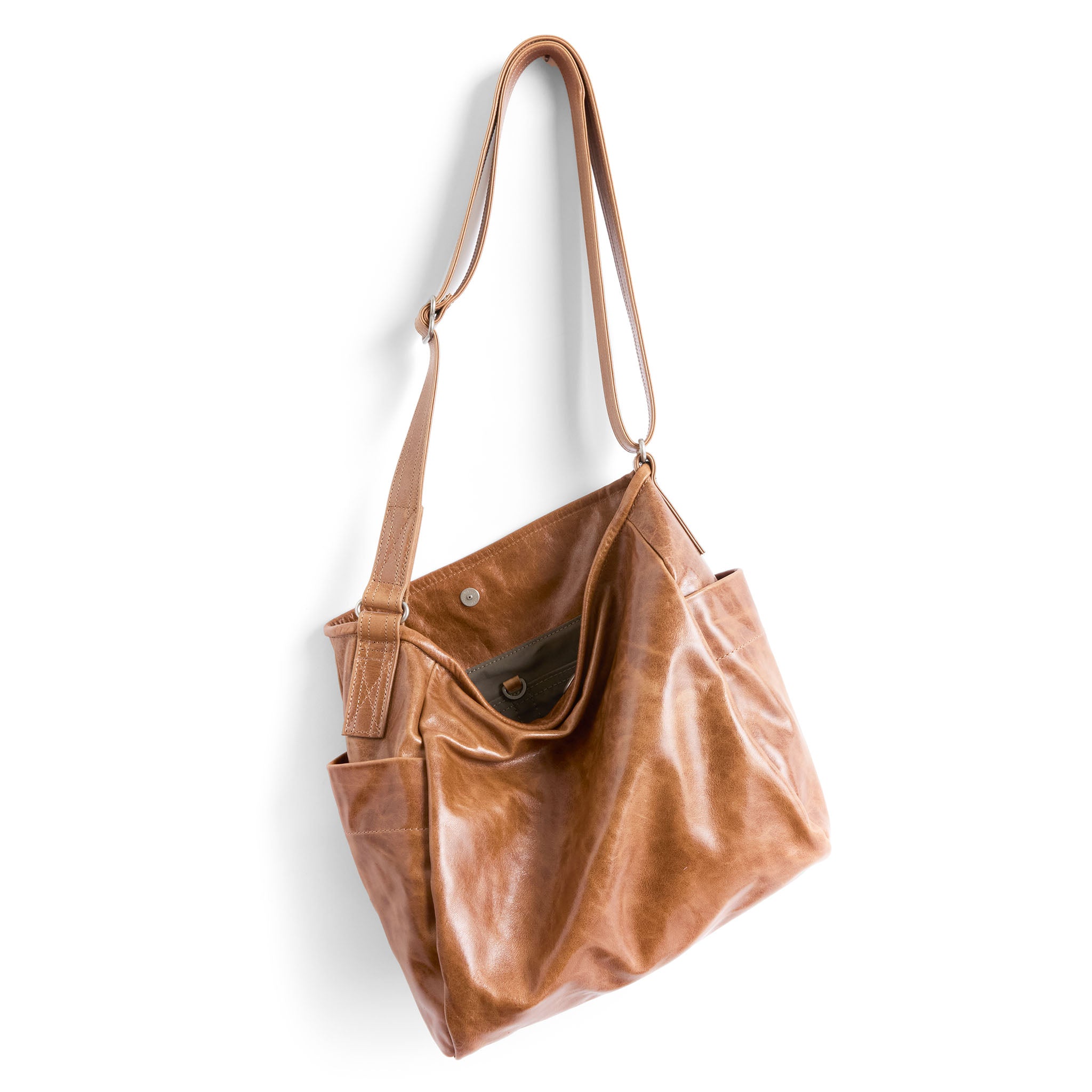 bucket crossbody in light saddle, showcasing interior essex lining and open pockets