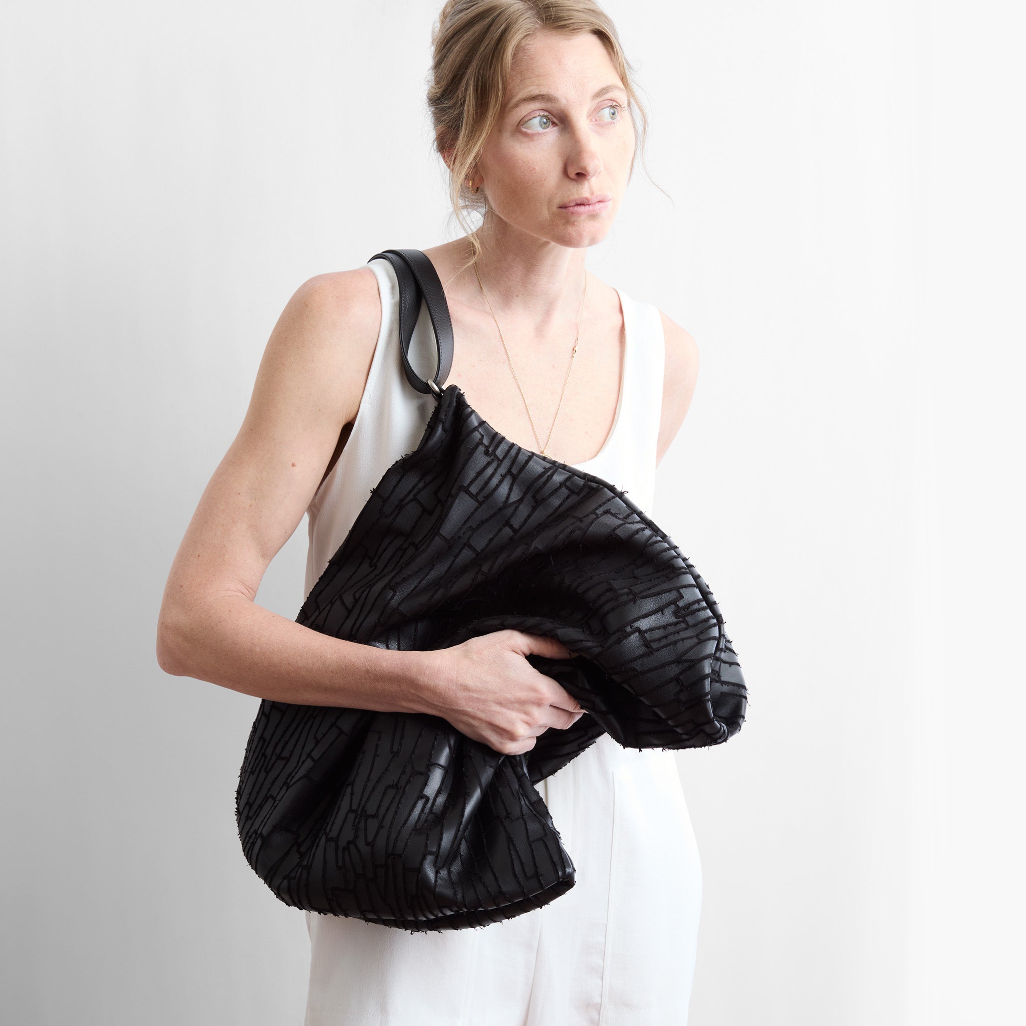 large olivia in rome etched lamb black