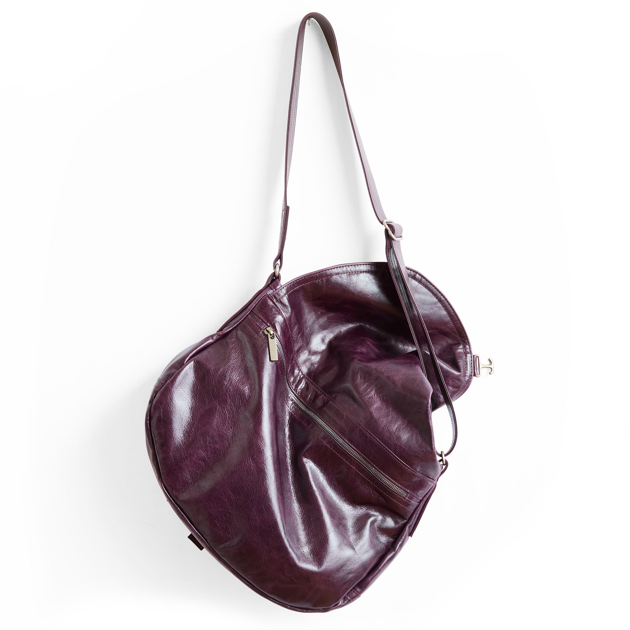 1903 large in aubergine, showcasing back zippered pocket