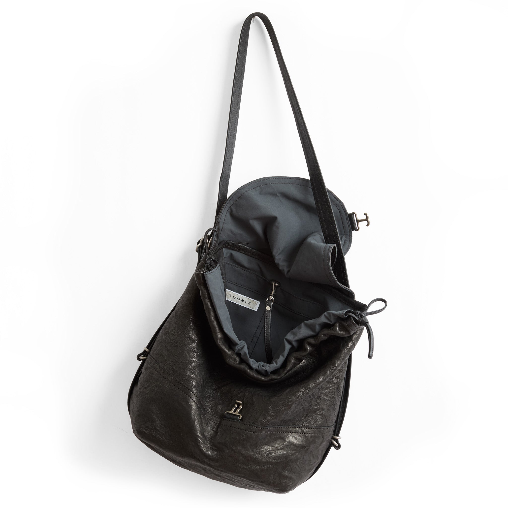 medium 1904 in moto black, showcasing interior core grey lining