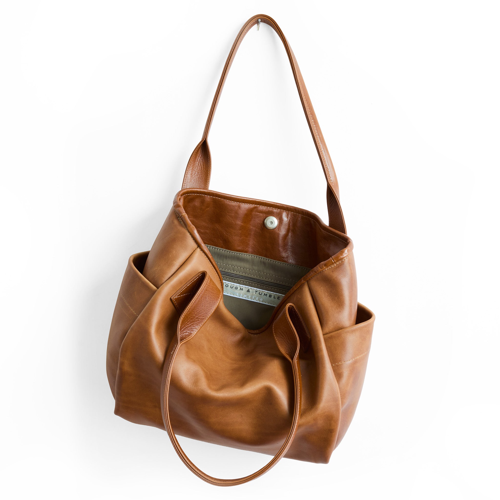bucket tote in premium saddle