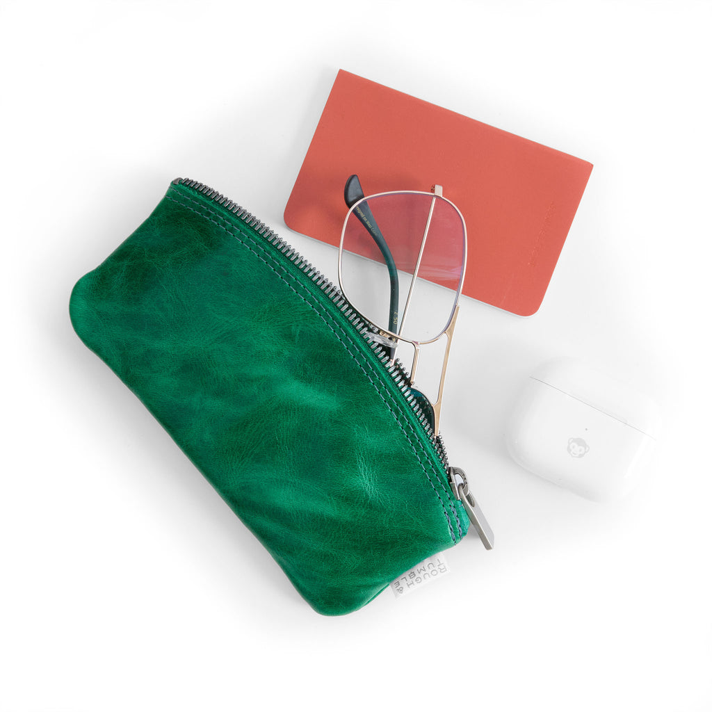 the stylo in emerald fitting glasses 