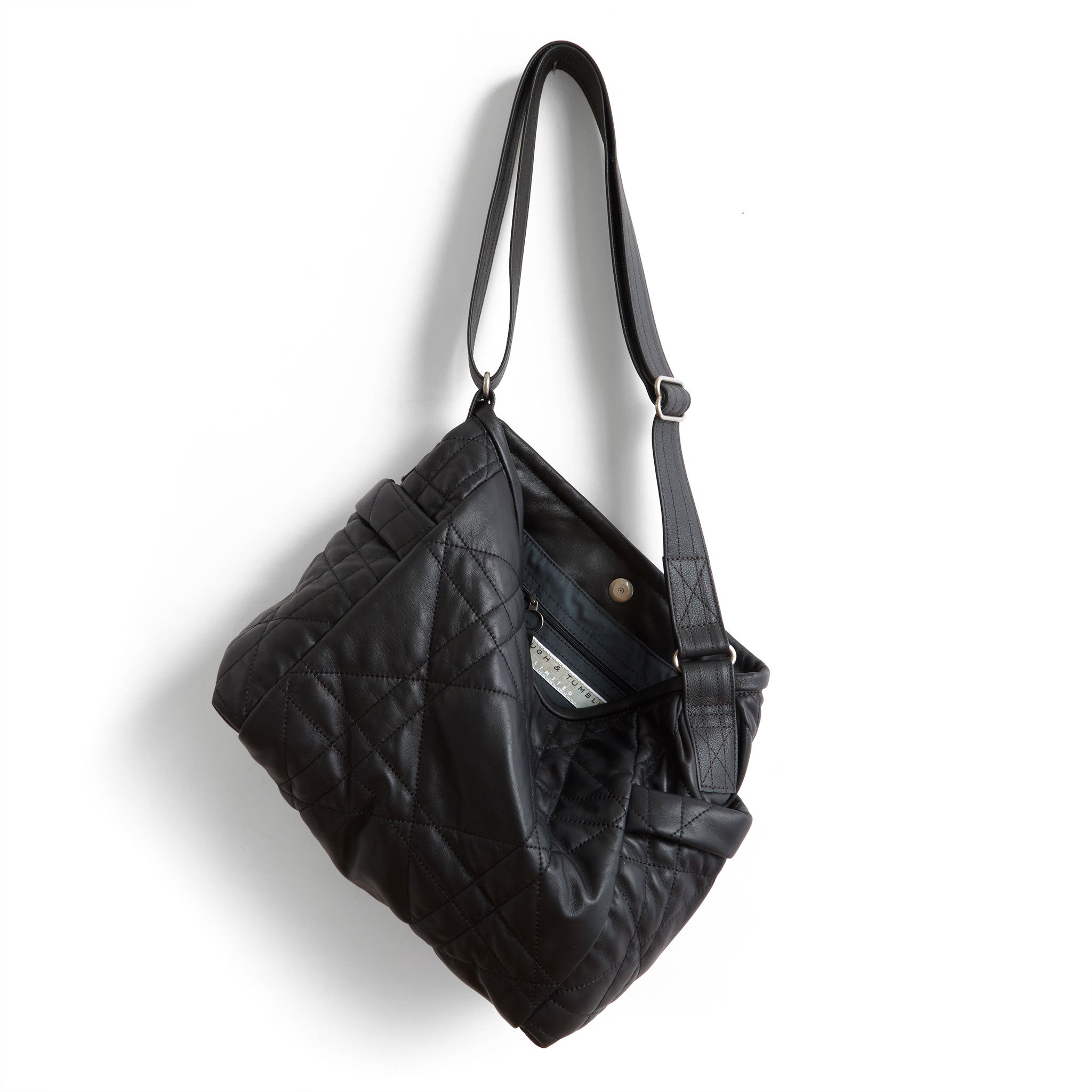 tulip size medium in quilted pashi black, showcasing interior core grey lining and zippered pocket
