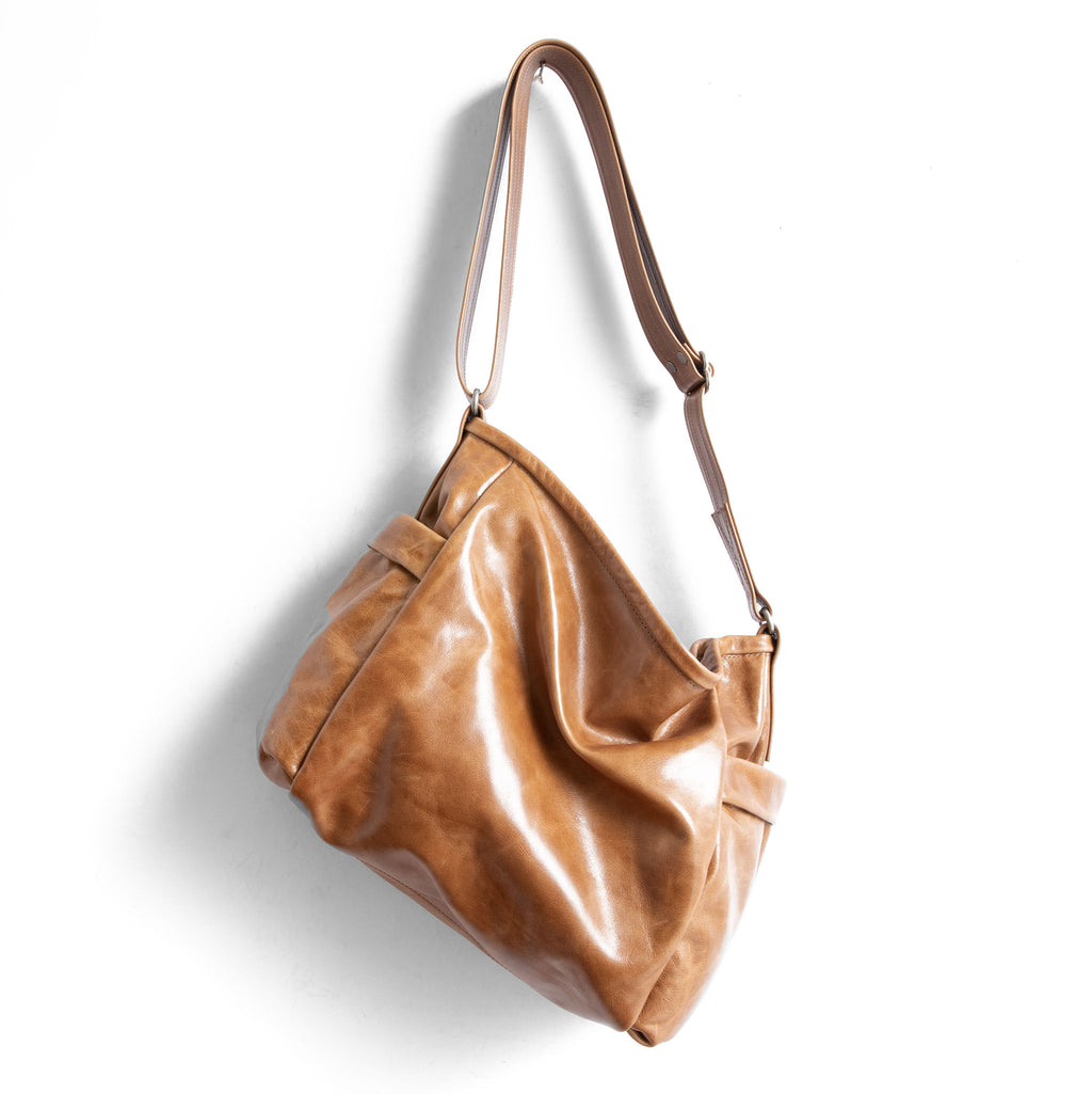 tulip size medium in light saddle